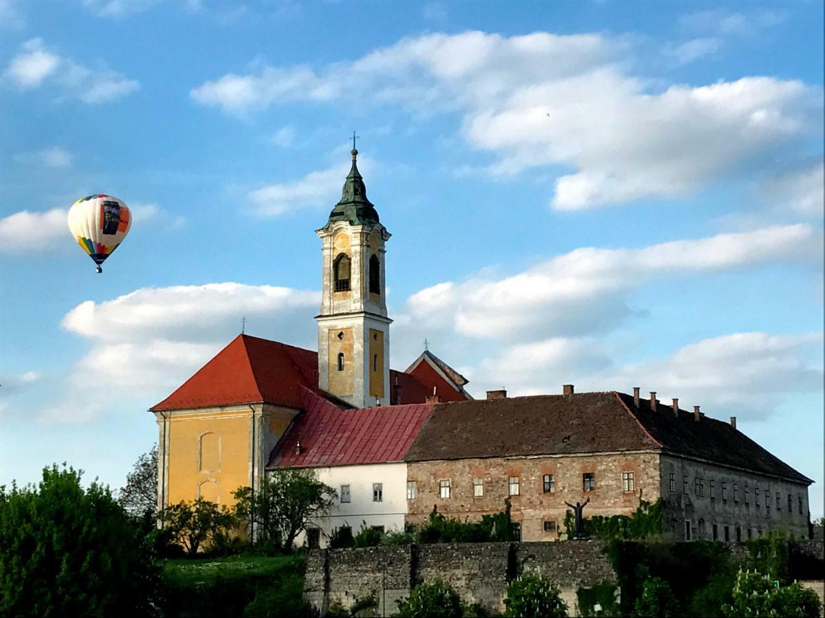 Vatus Apartmanhaz Vác Exteriér fotografie